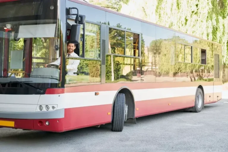 elegant-driver-sitting-shuttle-bus-smiling-camera-summer-day-front-view-happy-man_7502-10207-860x573