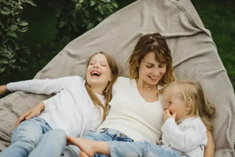 mother-with-children-having-fun-hammock-mom-kids-hammock_72229-658-860x573