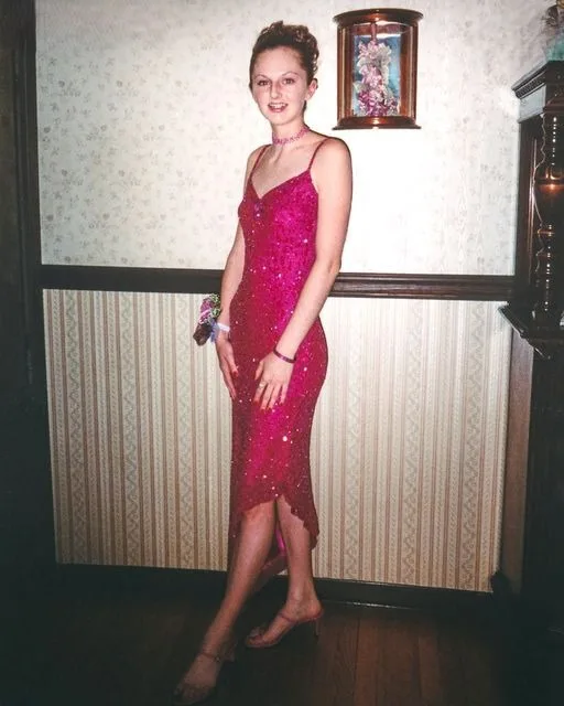 girl-sells-2k-prom-dress-to-pay-for-pals-moms-treatment-17-years-later-learns-shes-a-millionaire-story-of-the-day_671b96f4f1472.jpeg
